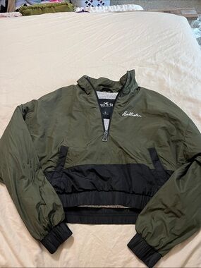 Hollister Olive & Black Cropped Half-Zip Windbreaker